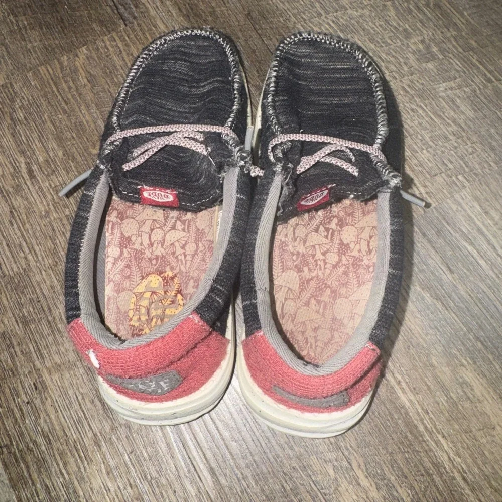 Hey Dude‎ Wally Youth Jersey Charcoal Grey Red Mushroom Print Loafers Size K12